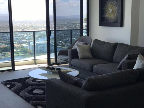 Luxury 3 Bedroom In Heart Of Broadbeach - Geraldton Accommodation 21