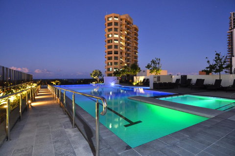 Luxury 3 Bedroom In Heart Of Broadbeach - Geraldton Accommodation 11
