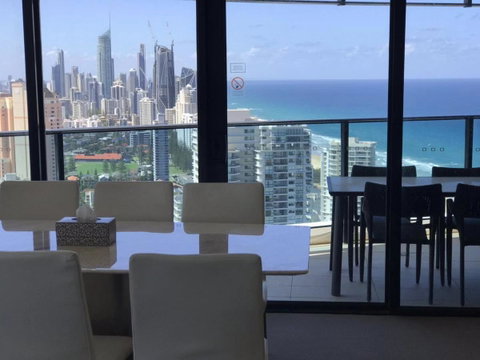 Luxury 3 Bedroom In Heart Of Broadbeach - Geraldton Accommodation 12