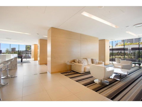 Luxury 3 Bedroom In Heart Of Broadbeach - Geraldton Accommodation 8