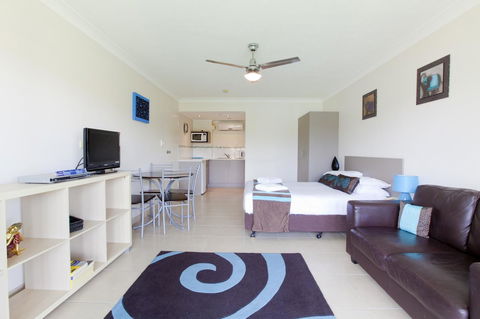 Bay Of Palms - Geraldton Accommodation 40
