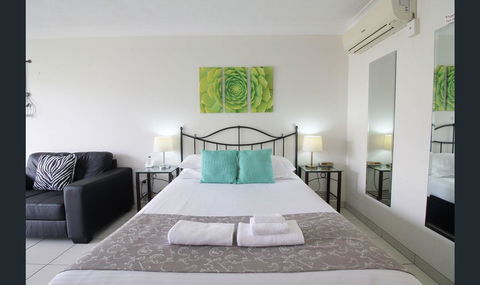 Bay Of Palms - Geraldton Accommodation 23