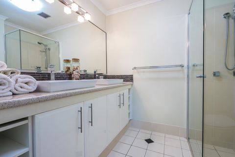 Currumbin Sands On The Beach - Geraldton Accommodation 34