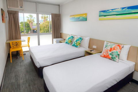 Palm Beach Hotel - Geraldton Accommodation 0