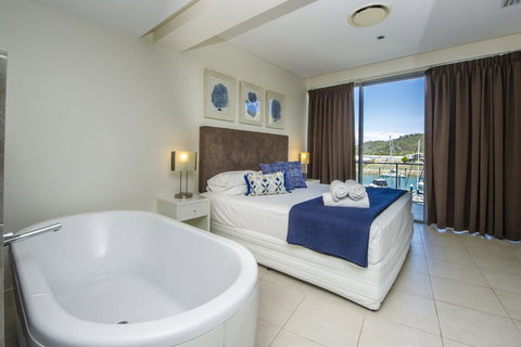 Blue On Blue Apartment 1031 - Geraldton Accommodation 6