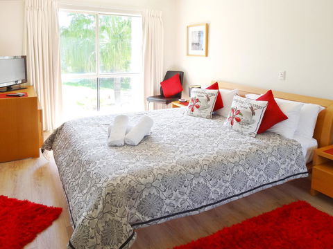 Waterfront Resort Villa With Buggy - Geraldton Accommodation 12