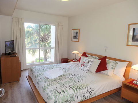 Waterfront Resort Villa With Buggy - Geraldton Accommodation 15