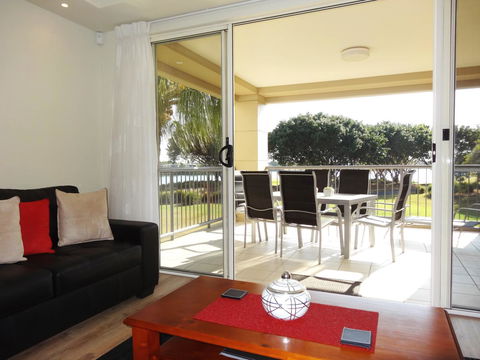 Waterfront Resort Villa With Buggy - Geraldton Accommodation 20