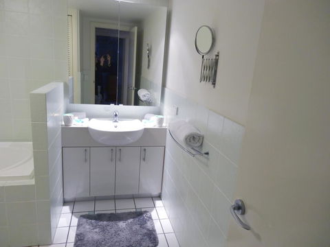 Waterfront Resort Villa With Buggy - Geraldton Accommodation 13