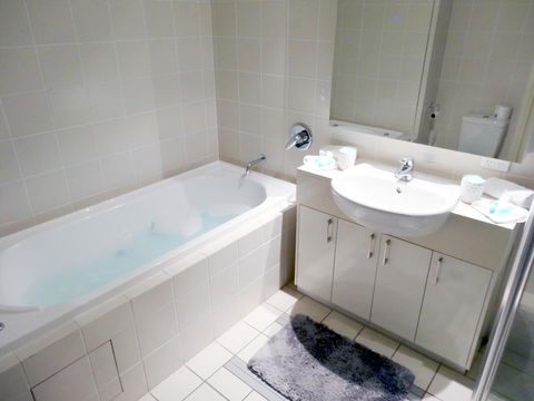 Waterfront Resort Villa With Buggy - Geraldton Accommodation 10