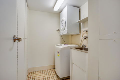 Gemini Court Holiday Apartments - Geraldton Accommodation 6