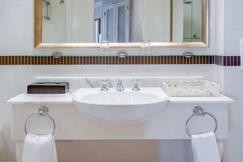 InterContinental Sanctuary Cove Resort, An IHG Hotel - Geraldton Accommodation 12
