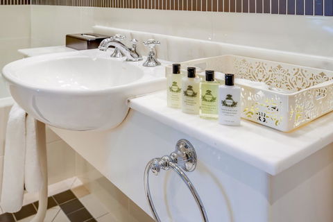 InterContinental Sanctuary Cove Resort, An IHG Hotel - Geraldton Accommodation 18