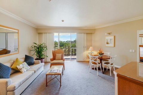 InterContinental Sanctuary Cove Resort, An IHG Hotel - Geraldton Accommodation 13
