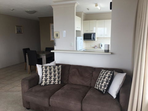 Burleigh Beach Tower - Geraldton Accommodation 1