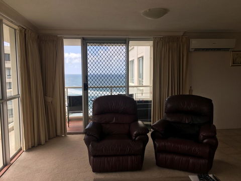 Burleigh Beach Tower - Geraldton Accommodation 2