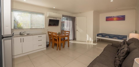 Bilinga Beach Motel - Geraldton Accommodation 37