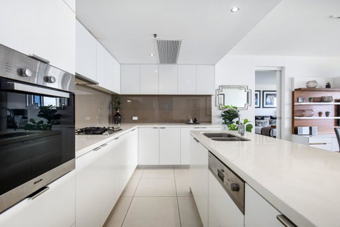 Ultra Broadbeach - Geraldton Accommodation 19