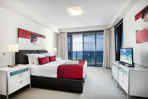 Ultra Broadbeach - Geraldton Accommodation 13