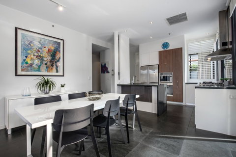 Ultra Broadbeach - Geraldton Accommodation 24