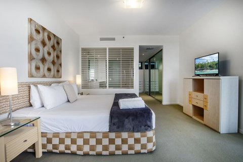 Ultra Broadbeach - Geraldton Accommodation 37