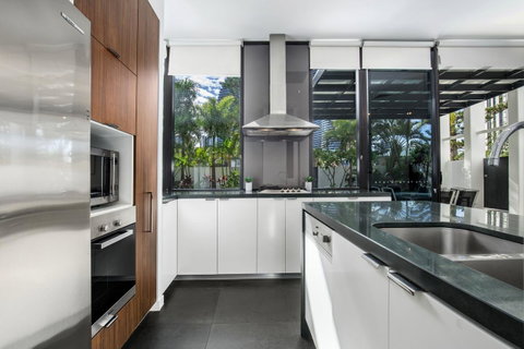 Ultra Broadbeach - Geraldton Accommodation 25