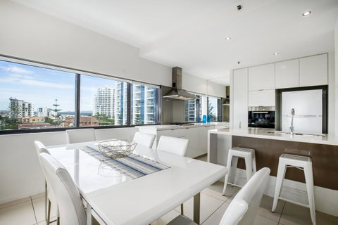 Ultra Broadbeach - Geraldton Accommodation 9