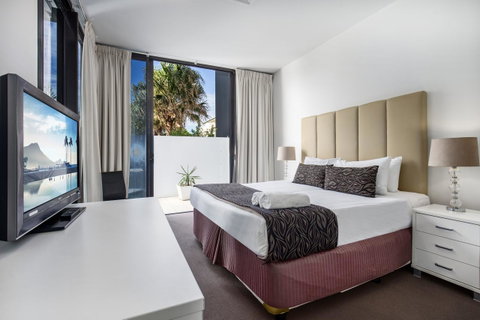 Ultra Broadbeach - Geraldton Accommodation 22