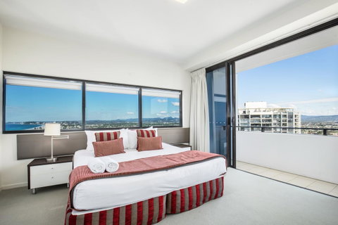 Ultra Broadbeach - Geraldton Accommodation 16