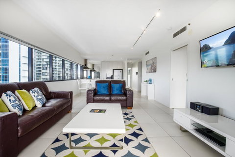 Ultra Broadbeach - Geraldton Accommodation 10
