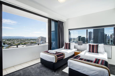 Ultra Broadbeach - Geraldton Accommodation 27