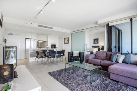 Ultra Broadbeach - Geraldton Accommodation 44
