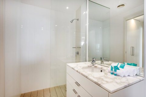 Ultra Broadbeach - Geraldton Accommodation 28