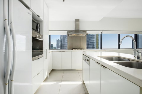 Ultra Broadbeach - Geraldton Accommodation 31