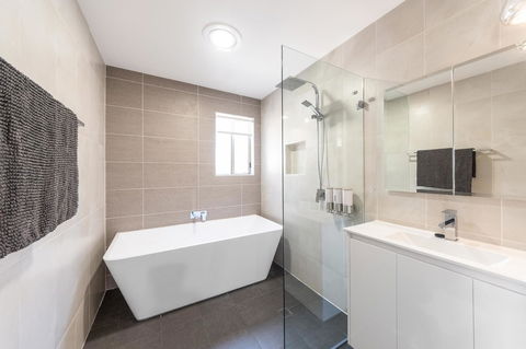 Waterfront Theme Park Getaway - Geraldton Accommodation 11