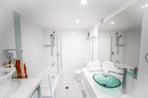 Capricorn One Beachside Holiday Apartments - Official - Geraldton Accommodation 5
