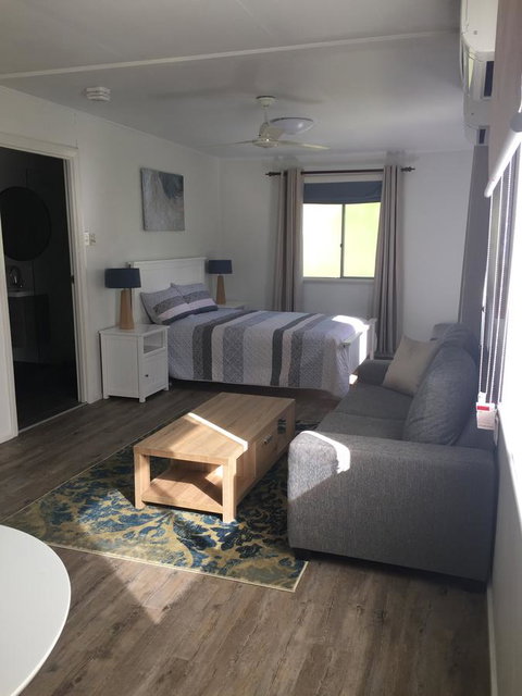 Malanda Manor Guesthouse - Geraldton Accommodation 24