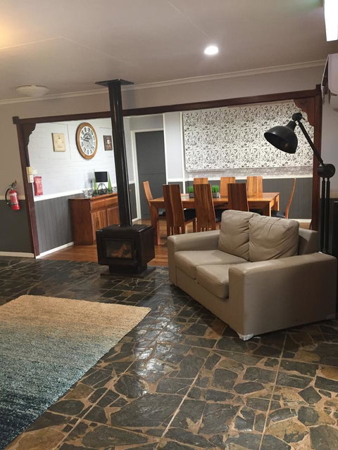 Malanda Manor Guesthouse - Geraldton Accommodation 21