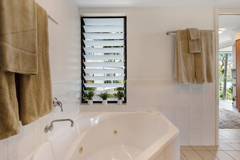 Oasis Apartments On Hamilton Island By HIHA - Geraldton Accommodation 15