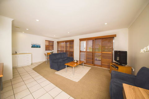 Cosmopolitan Motel & Serviced Apartments - Geraldton Accommodation 24