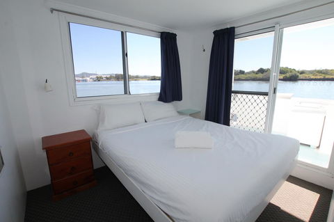 Coomera Houseboats - Geraldton Accommodation 14