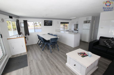 Coomera Houseboats - Geraldton Accommodation 8