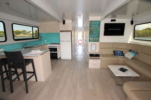 Coomera Houseboats - Geraldton Accommodation 9