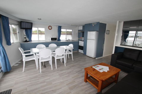 Coomera Houseboats - Geraldton Accommodation 5