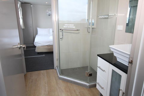 Coomera Houseboats - Geraldton Accommodation 23