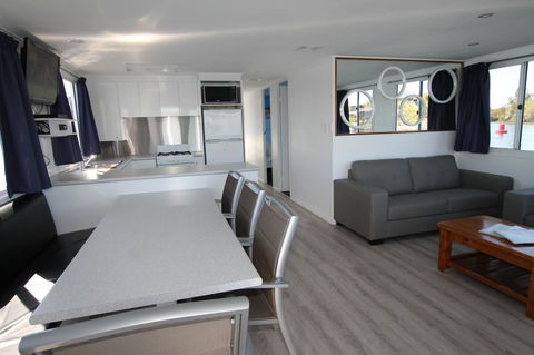 Coomera Houseboats - Geraldton Accommodation 15
