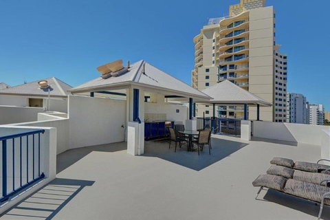 Raffles Mooloolaba - Geraldton Accommodation 5