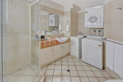 Raffles Mooloolaba - Geraldton Accommodation 12