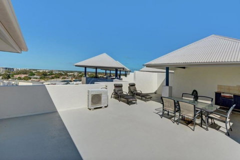 Raffles Mooloolaba - Geraldton Accommodation 4