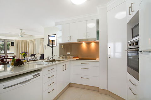 Rainbow Bay Resort Holiday Apartments - Geraldton Accommodation 4